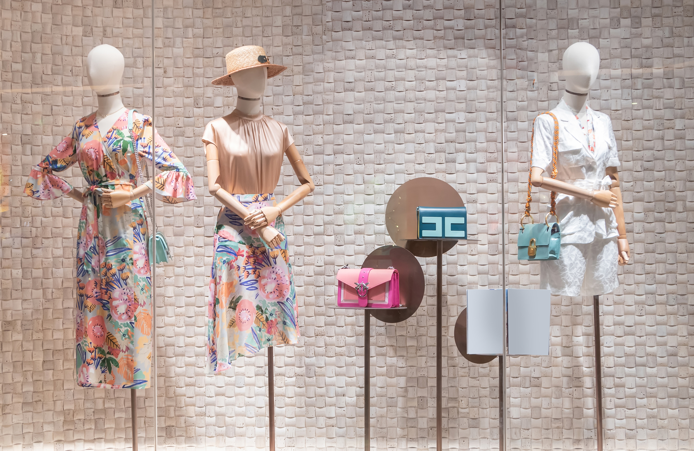 Best Interior Design Ideas for Retail Stores in Ahmedabad | Ocean Designs