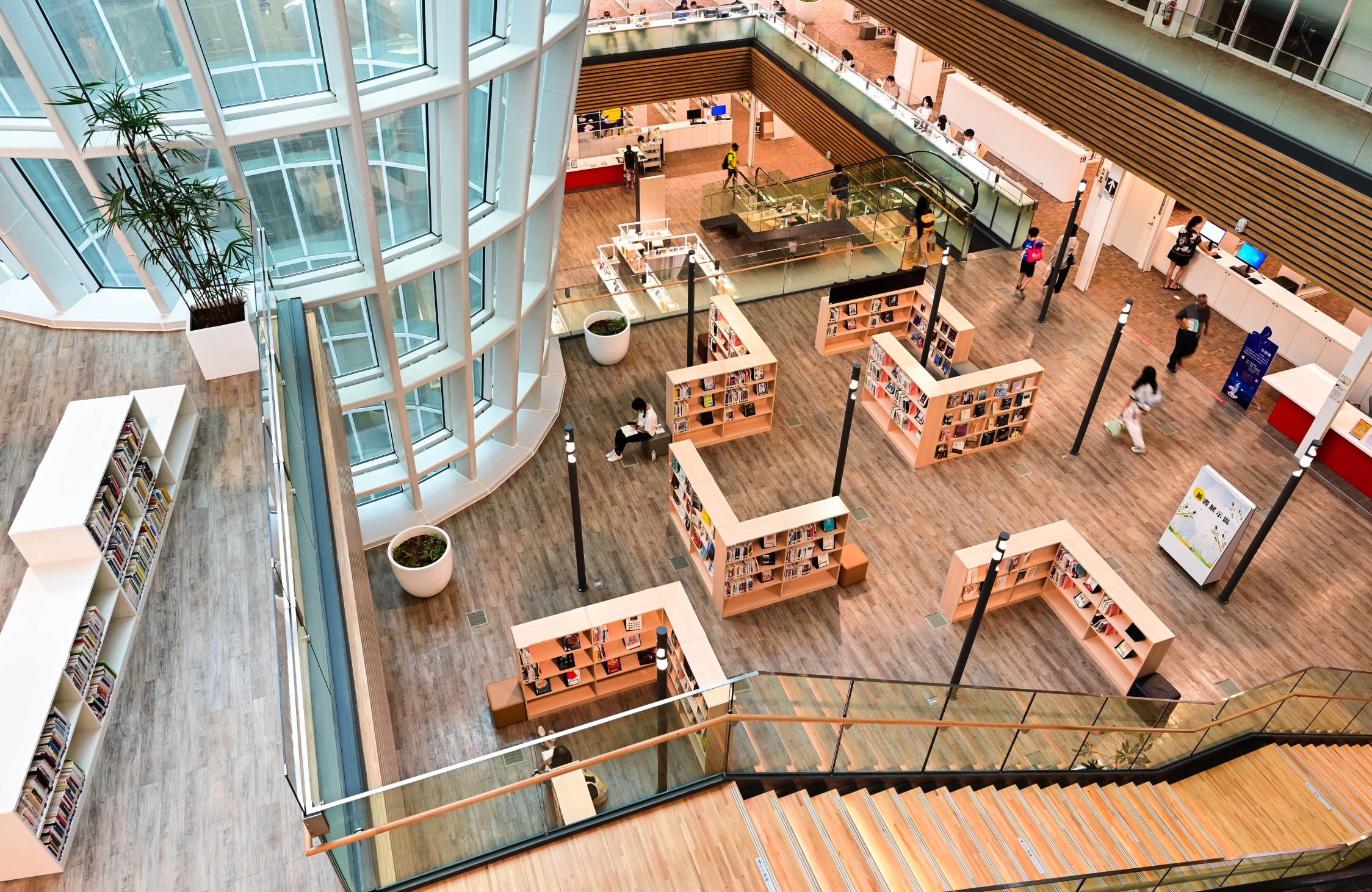Strategic retail space planning in a shopping mall designed to improve store visibility and customer navigation
