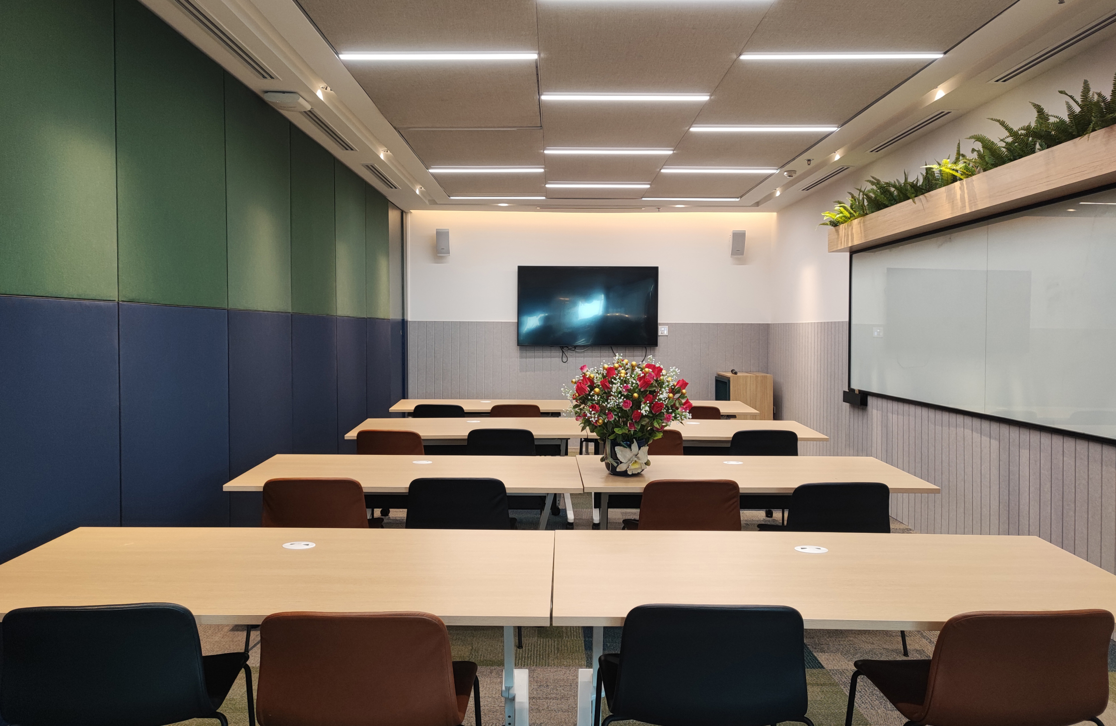 Coaching institute acoustic design in Ahmedabad creating distraction-free classrooms with improved speech clarity and student concentration